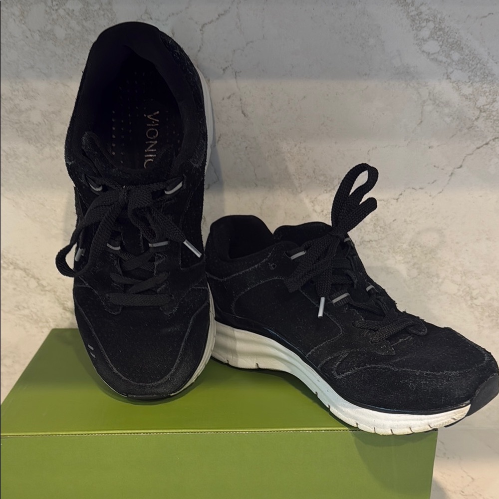 Vionic Women's Black Sneakers Thrill 9264 size 6